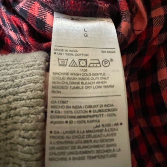 Women's Old Navy Pajama Pants Red, Pink And Navy Plaid With Elastic Waistband - Picture 6 of 6